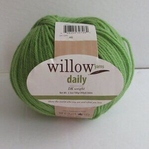 One Ball Willow Yarns Daily DK Weight 100g 100% Superwash Wool Shamrock Green